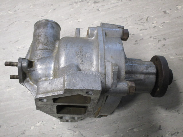 Wasserpumpe und Wasserpumpengehäuse Lada 2101.130.7015 + 2101.130.7045