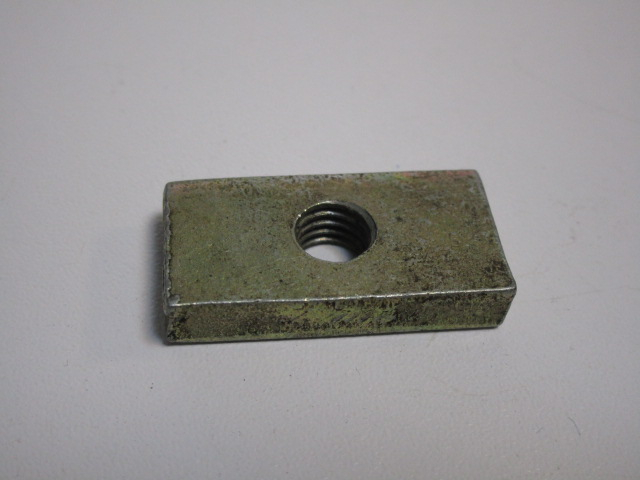 Gewindeplatte M8 / 32 x 16 x 6 mm
