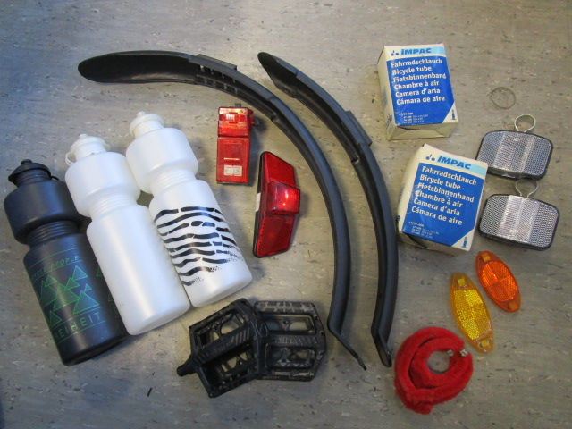 Sortiment Fahrrad-Teile und - Zubehör