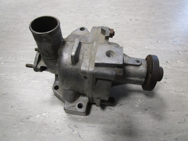 Wasserpumpe und Wasserpumpengehäuse Lada 2101.130.7015 + 2101.130.7045
