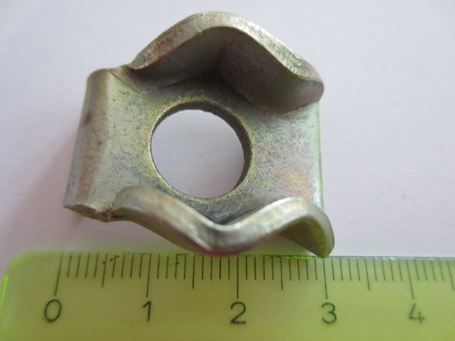 Mutternhalter groß, Trabant