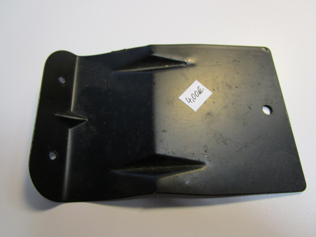 Schutzblech im Armaturenbrett Trabant 1.1