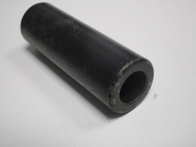 Distanzhülse an Halterung Drehstromlichtmaschine