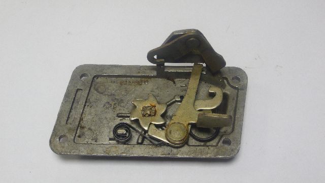 Türschloß Trabant links