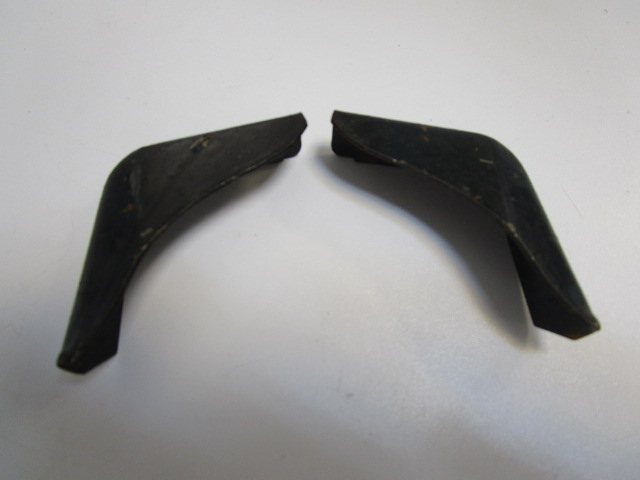 Halterung an Attrappe Trabant 601 ( Paar )