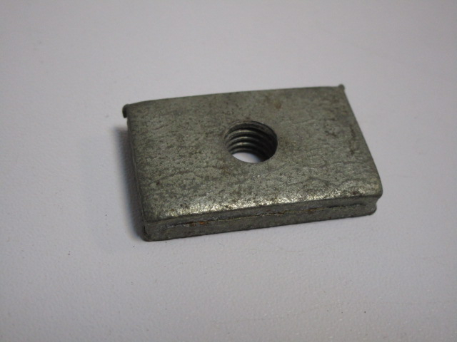 Gewindeplatte M8 / 32 x 20 x 6 mm