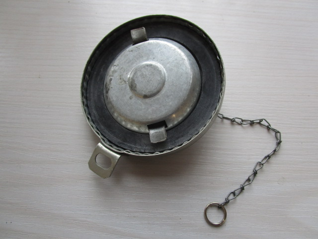 original Tankdeckel IFA W50 mit Halterung ( 100 mm )