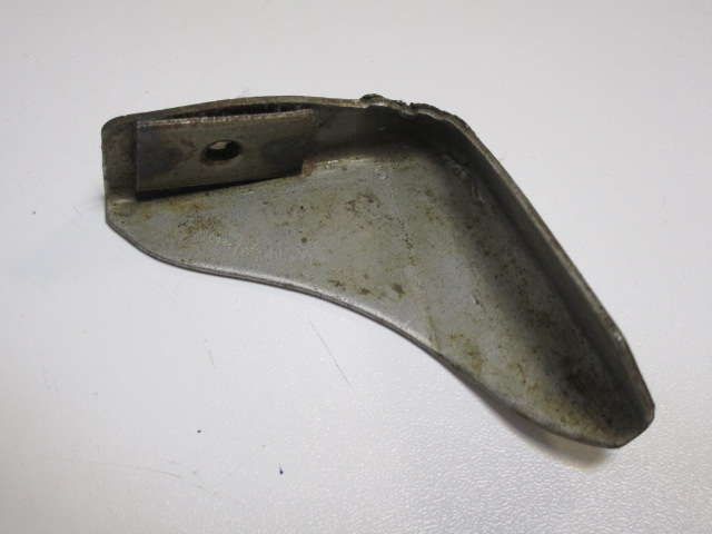 Halterung an Attrappe/ Brille, Trabant 601 ( links )